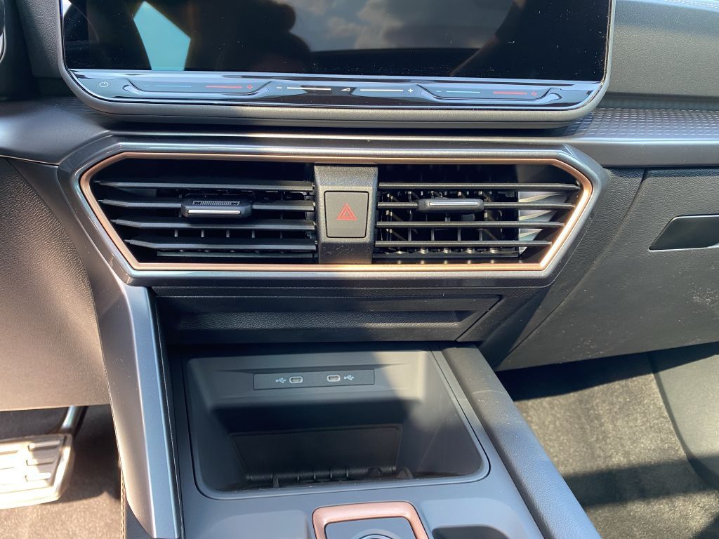 Fahrzeugabbildung CUPRA Leon Sportstourer 1.5 eTSI DSG