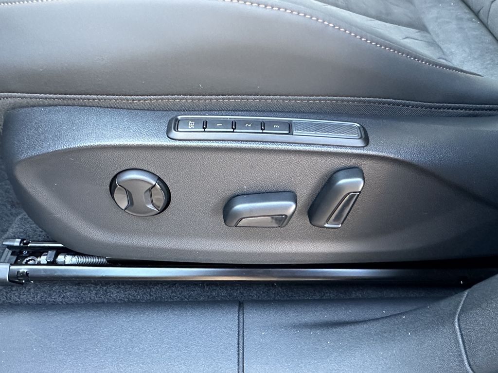Fahrzeugabbildung CUPRA Terramar 2.0 TSI 4Drive DSG VZ