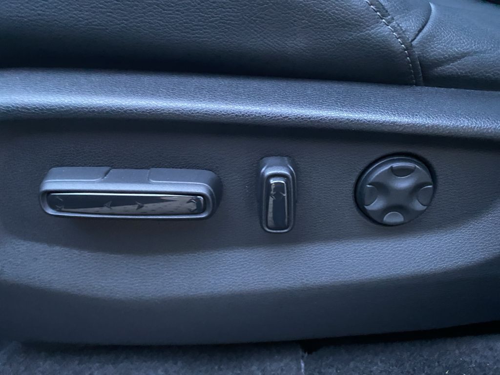 Fahrzeugabbildung Honda CR-V 2.0 i-MMD Hybrid 4WD Executive