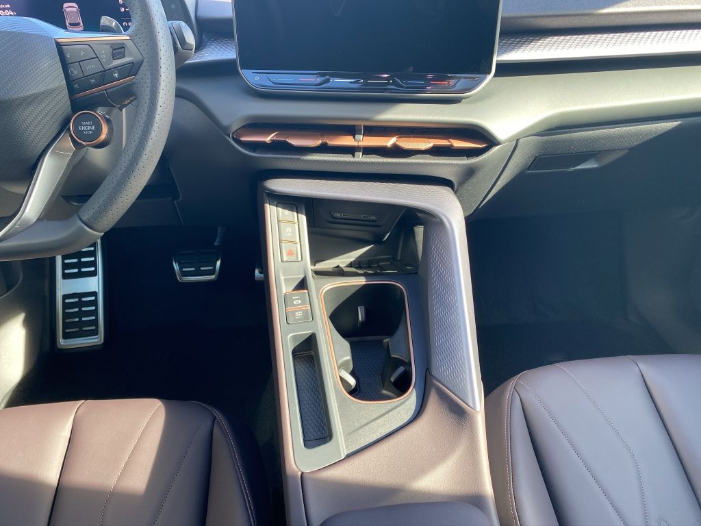 Fahrzeugabbildung CUPRA Terramar 1.5 e-Hybrid DSG VZ