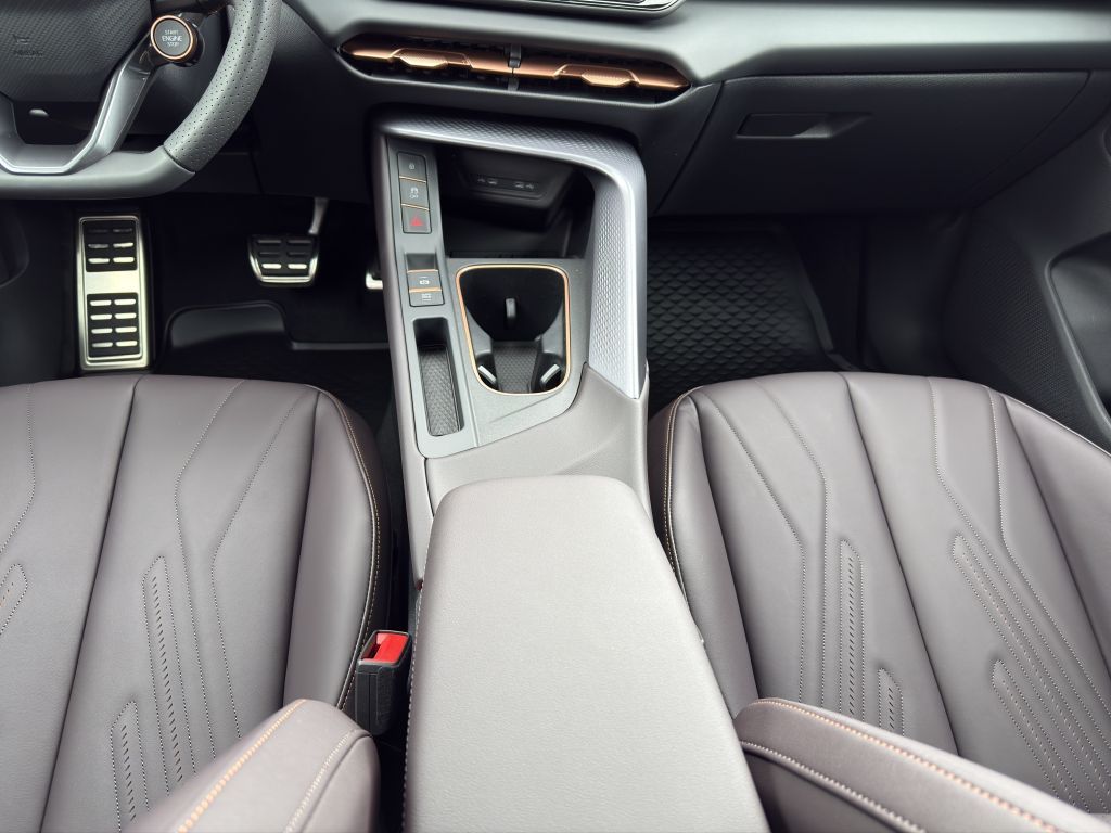 Fahrzeugabbildung CUPRA Terramar 2.0 TSI 4Drive DSG VZ