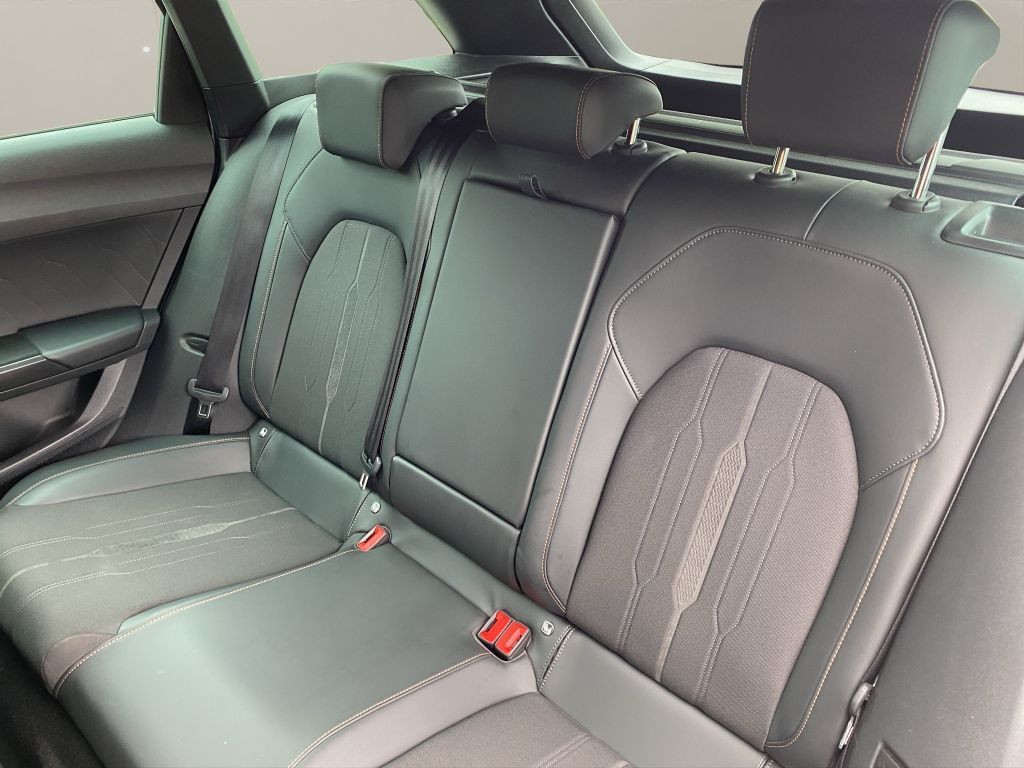 Fahrzeugabbildung CUPRA Leon Sportstourer 1.4 e-Hybrid (150 kW System)