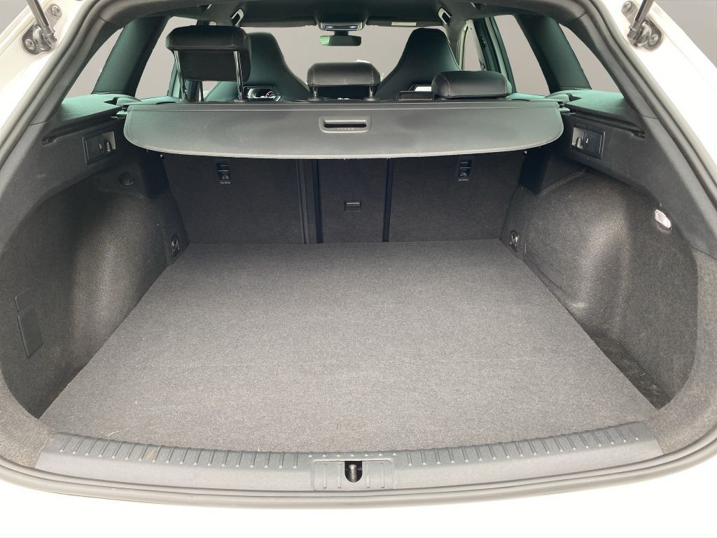 Fahrzeugabbildung CUPRA Leon Sportstourer 1.4 e-Hybrid (150 kW System)
