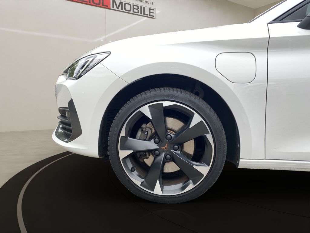 Fahrzeugabbildung CUPRA Leon Sportstourer 1.4 e-Hybrid (150 kW System)