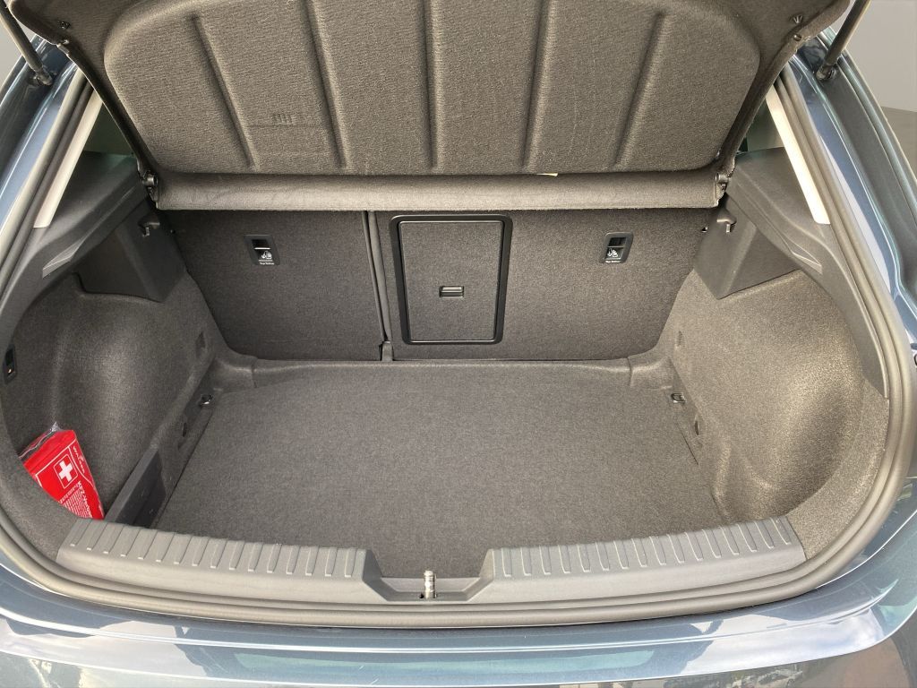 Fahrzeugabbildung SEAT Leon 1.5 eTSI ACT OPF DSG Xcellence