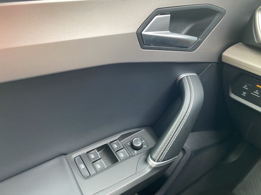 Fahrzeugabbildung SEAT Leon 1.5 eTSI ACT OPF DSG Xcellence