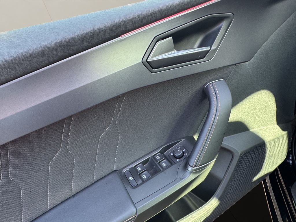 Fahrzeugabbildung CUPRA Leon 1.5 eTSI DSG